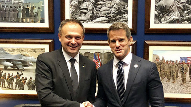 SUA vor susține R.Moldova în fața amenințărilor hibride, asigură congremesmenul Adam Kinzinger