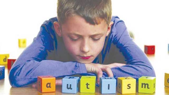 Fără finanțarea de către stat a terapiilor, copiii cu autism pierd șansa de a fi ajutați