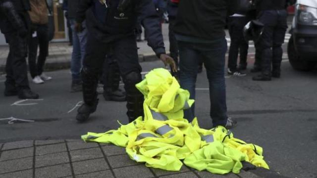 Franța mobilizează zeci de mii de polițiști înaintea protestelor 