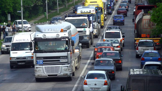 Deplasarea neautorizată a autoturismelor în grup pe drumurile publice va fi sancționată