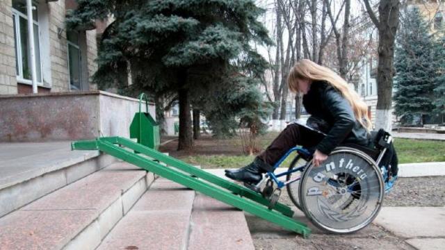 Autoritățile centrale nu respectă cota de angajare a persoanelor cu dizabilități, CDPD 