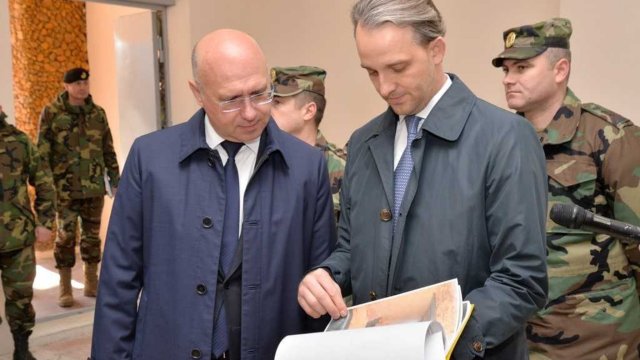 Pavel Filip a înmânat unui grup de militari cheile de la apartamentele de serviciu