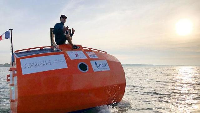 Un aventurier francez a murit după ce a încercat să traverseze Oceanul Atlantic într-o barcă cu vâsle
