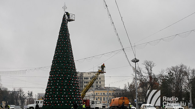 Pomul de Crăciun a fost inaugurat în centrul Capitalei