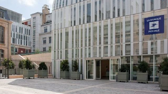 Banca serviciului național de Poștă din Franța a fost amendată pentru că a permis tranzacții legate de terorism