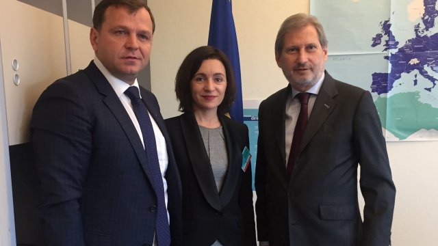 Maia Sandu și Andrei Năstase au discutat cu Johannes Hahn. „Am primit asigurări că UE va monitoriza îndeaproape procesul electoral din R.Moldova”