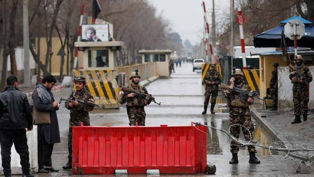 Atac în desfășurare într-un complex guvernamental din Kabul