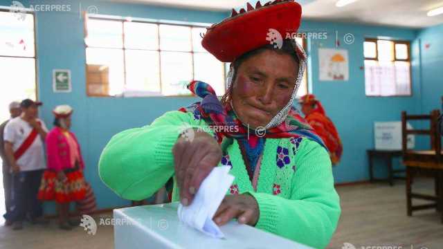 Peruanii au aprobat prin referendum ca actualii deputați să nu mai candideze la următoarele alegeri