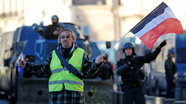 Protestele „Vestelor galbene” | Zeci de mii de manifestanți, aproape 1000 de oameni reținuți și ciocniri la Paris