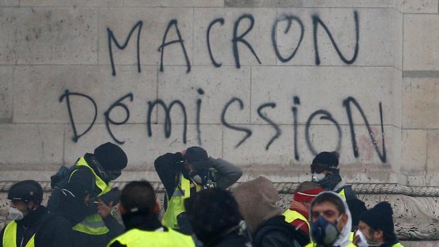 Reuniune de urgență a Guvernului la Paris, provocată de „Vestele Galbene”, convocată de președintele Franței, Emmanuel Macron