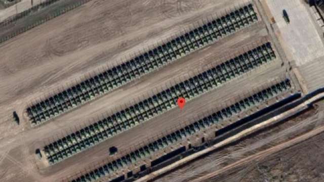 Rusia a concentrat sute de tancuri la frontiera cu Ucraina, arată imagini din satelit