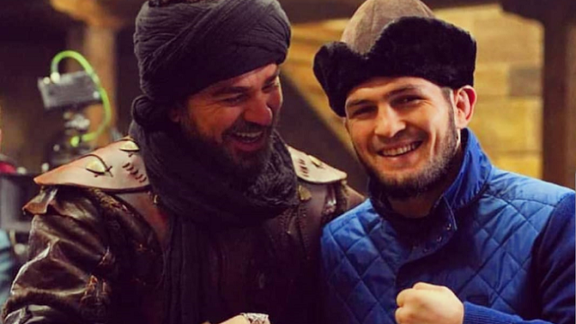 Luptătorul MMA, Khabib Nurmaggomedov a fost arestat pe aeroport și acuzat de legături cu gruparea teroristă ISIS