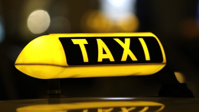 Zeci de mașini de taxi au fost verificate de Fisc, ANTA și INP