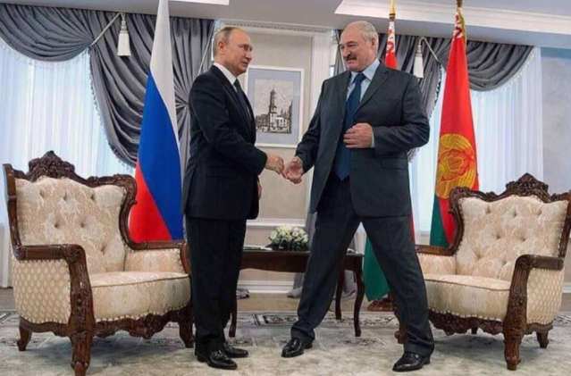 Bloomberg | Vladimir Putin încearcă să-și salveze regimul „absorbind” Belarusul