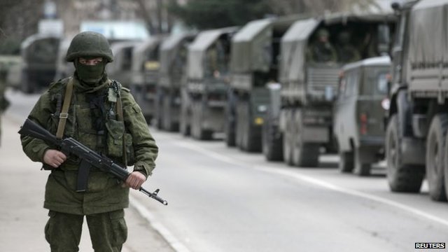Rusia comasează tehnică militară în Crimeea pentru a bloca accesul complet în peninsulă