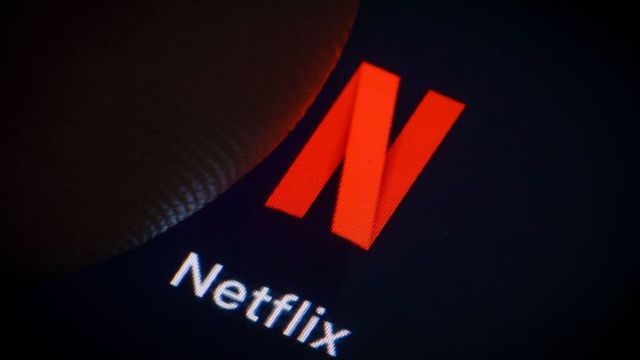 Netflix își imploră abonații să renunțe la 