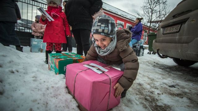 FOTO | „Camionul de Crăciun în Basarabia” | Jandarmii din Bistrița-Năsăud au cumpărat cadouri pentru copiii din R.Moldova