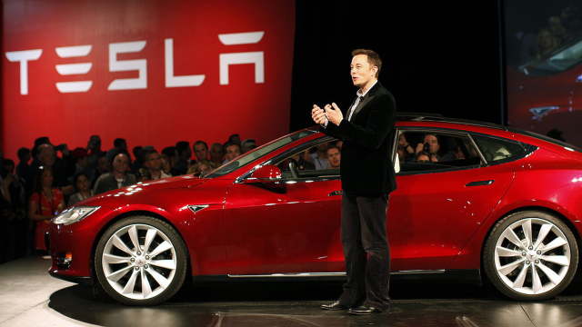 Tesla va disponibiliza mii de angajați
