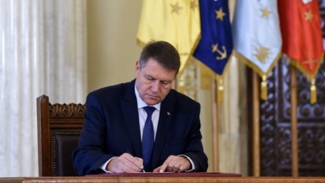 Președintele României, Klaus Iohannis l-a decorat pe Gheorghe Bălan, vicepremier responsabil pentru politicile de reintegrare a R.Moldova 