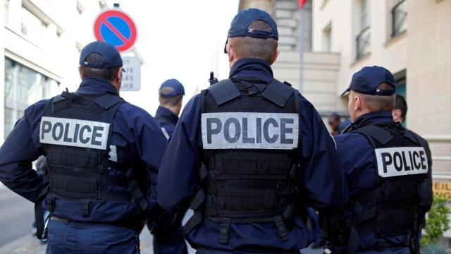 Franța folosește polițiști în rezervă în eforturile de a opri trecerea migranților în Anglia