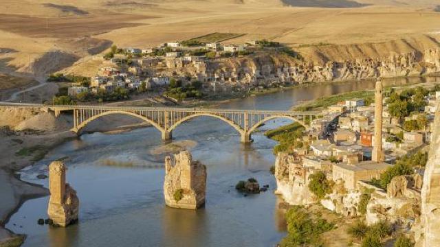 Un oraș vechi de 12.000 de ani din Turcia ar putea dispărea sub ape din cauza unui baraj. Totul depinde acum de Erdogan