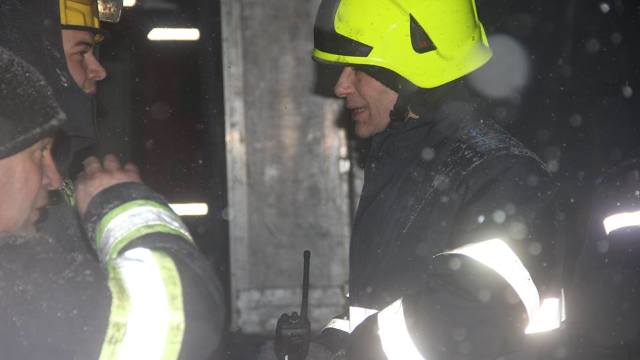 9 autospeciale cu peste 40 de pompieri au intervenit la lichidarea unui incendiu într-un depozit de plastic de la Bubuieci