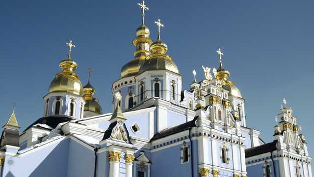 Legea privind trecerea comunităților bisericești la noua Biserică Ortodoxă a Ucrainei, promulgată de Petro Poroșenko