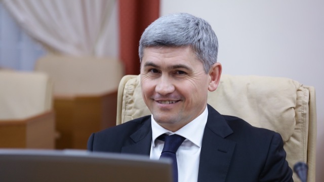 Contrar prevederilor legislației electorale, candidatul PD Alexandru Jizdan prezintă, ca ministru, tehnică pentru salvatori (FOTO/VIDEO)