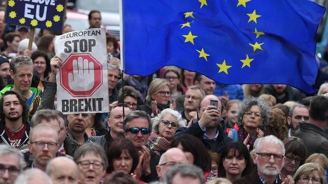 Brexit | Britanicii ar fi favorabili rămânerii în Uniunea Europeană și organizării unui nou referendum (SONDAJ)
