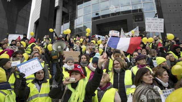 Franța | Manifestație a femeilor „veste galbene” la Paris, pentru a deschide un alt canal de comunicare decât cel al violenței