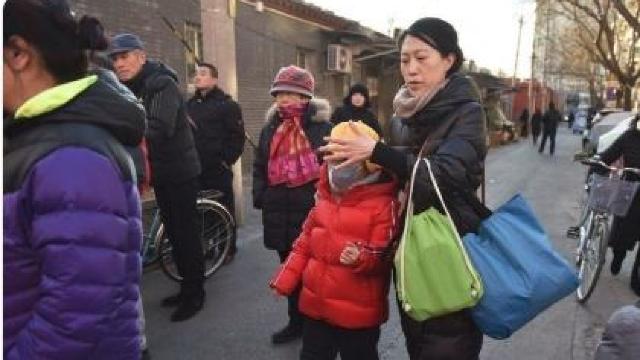 China | 20 de copii au fost răniți cu ciocanul de un bărbat într-o școală primară din Beijing