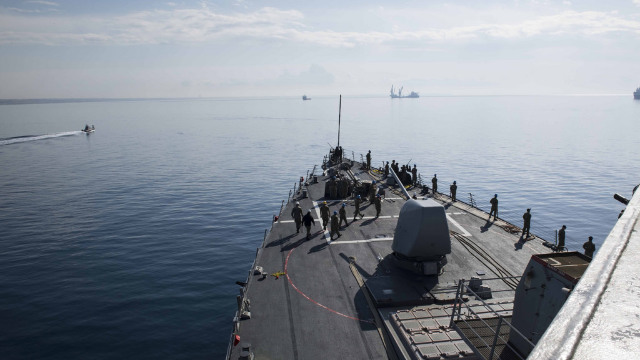 Distrugătorul american USS Donald Cook a intrat în Marea Neagră, monitorizat de flota rusă
