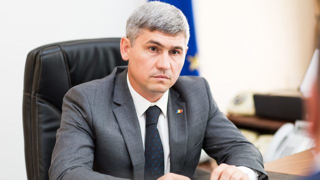 Candidatul PDM Alexandru Jizdan degrevează din funcție abia după ce a prezentat în calitate de ministru un eveniment public