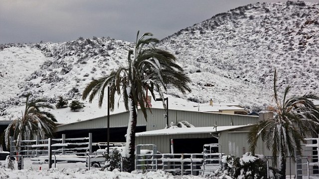 O furtună va aduce în California un strat de zăpadă de peste doi metri și determină evacuări ale rezidenților