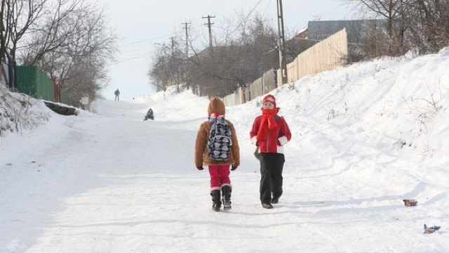 Zeci de copii din raionul Florești nu au ajuns la școală din cauza condițiilor meteorologice nefavorabile