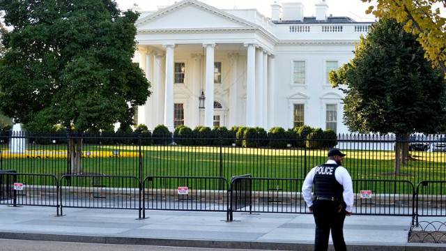 FBI a arestat un suspect care intenționa să atace Casa Albă cu o rachetă antitanc și cu grenade