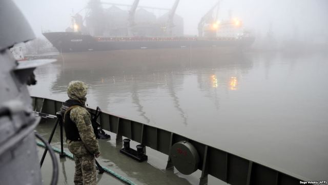 Marinarii ucraineni capturați de FSB rusesc în Strâmtoarea Kerci rămân în arest preventiv pentru încă patru luni