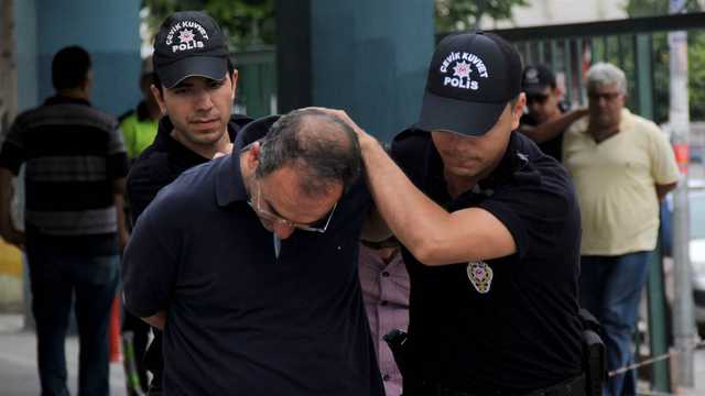 Turcia a ordonat reţinerea a 110 persoane, dintre care 101 militari, pentru legături cu puciul eşuat