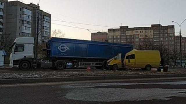 A fost stabilită identitatea a două din cele trei persoane decedate într-un accident de circulație la Vinița, Ucraina