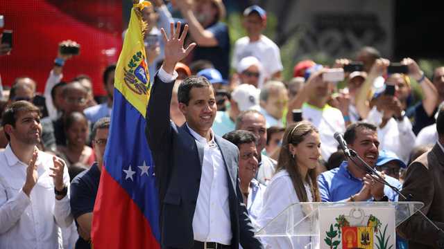 SUA ar putea ridica sancțiunile impuse militarilor venezueleni care se alătură lui Guaido