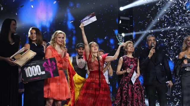 VIDEO | Cine va reprezenta România la Eurovision. Piesa câștigătoare a concurat strâns cu  ”Army of Love” a Bellei Santiago