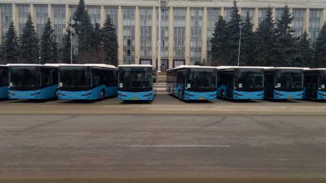 FOTO | Autobuzele turcești au ajuns la Chișinău în cinci zile după a fost anunțat câștigătorul licitației (ZdG)
