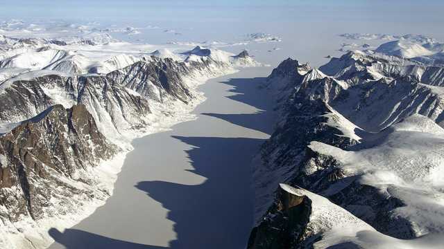 Peisaj nevăzut timp de 40.000 de ani, scos la iveală de retragerea ghețarilor din cauza încălzirii globale