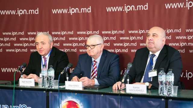 Moldova se află la răscrucea unor decizii geopolitice importante, observatori APCEMN 
