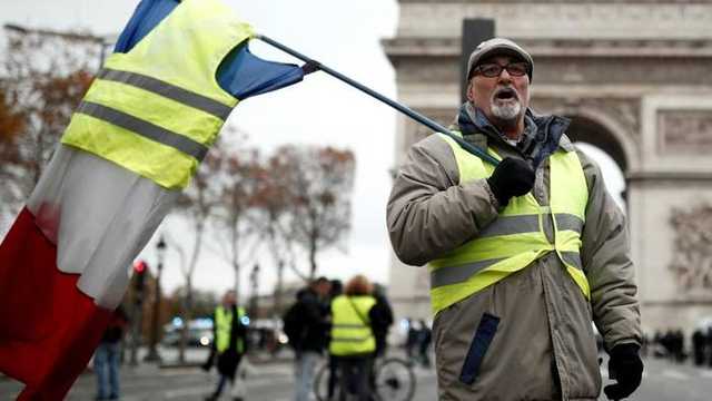 Vestele Galbene au sărbătorit la Paris și în toată Franța 15 săptămâni de proteste