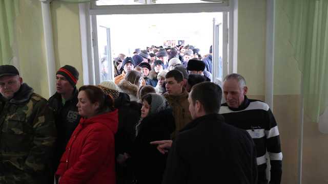 FOTO | Alegători aduși organizat la secțiile de votare deschise pentru cetățenii din stânga Nistrului (ZdG)