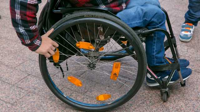 Cărucioarele persoanelor cu dizabilități vor putea fi reparate și întreținute într-un centru specializat