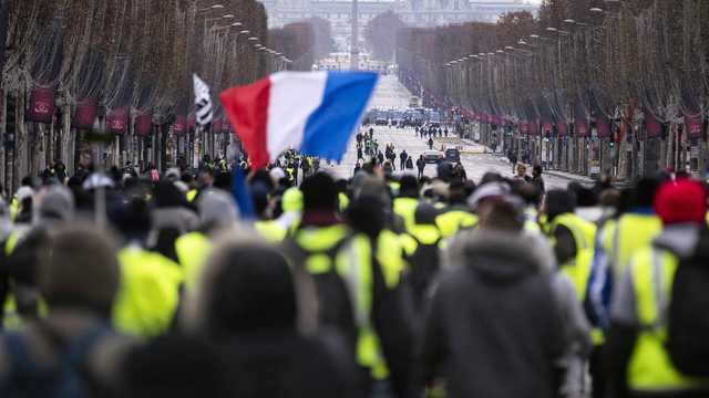 Franța | Marș al „vestelor galbene” în centrul Parisului, pentru a 13-a sâmbătă consecutivă
