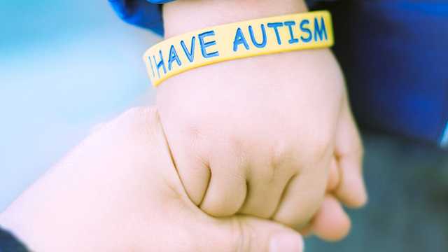 Diagnosticarea la timp a copiilor cu autism este problematică în Republica Moldova, constată experții