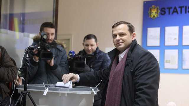 Andrei Năstase, acuzat de agitație electorală în incinta secției de votare în care a votat